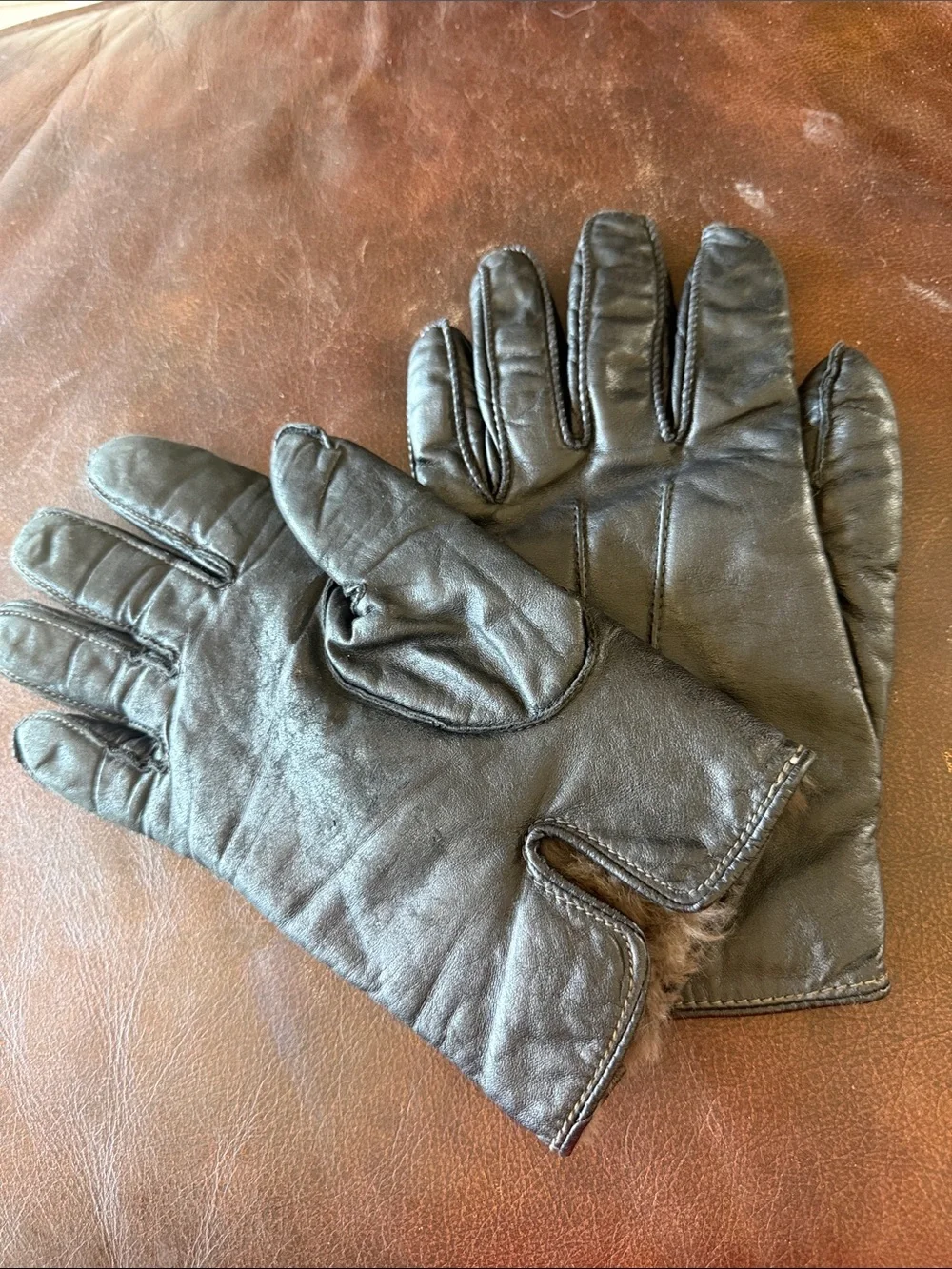 Genuine black leather gloves with genuine fur lining. Size medium